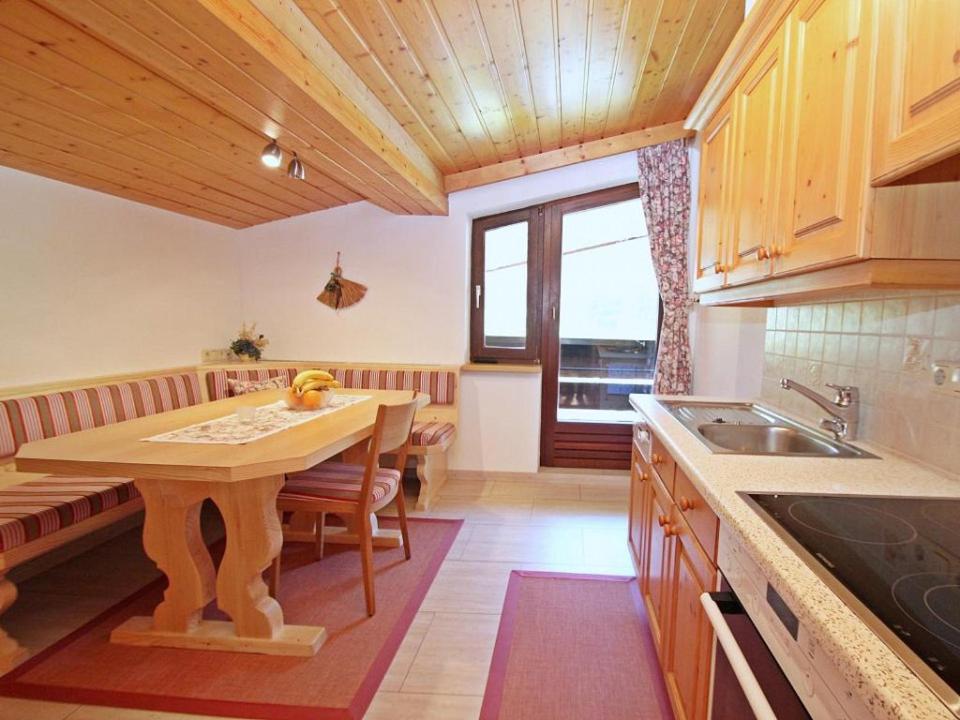 Kuchyňa alebo kuchynka v ubytovaní Chalet H Montafon