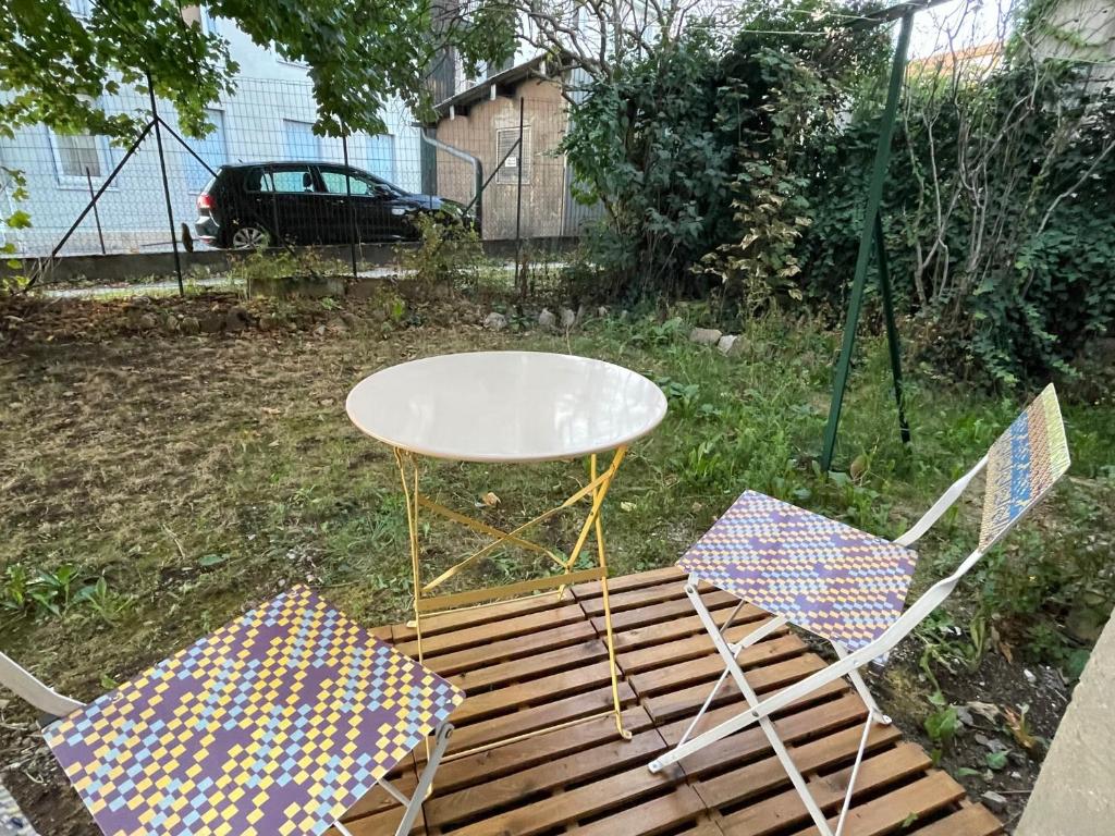 Vonkajšia záhrada v ubytovaní Le P'tit Montjoux - Appart avec Jardin proche gare