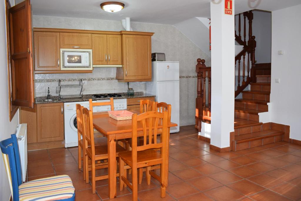 Kuchyňa alebo kuchynka v ubytovaní Apartamentos Rurales la Taberna