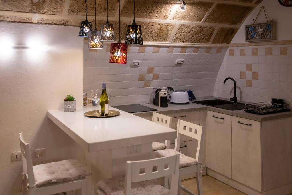 Kuchyňa alebo kuchynka v ubytovaní Casa vacanze da Angela - Erasmo 34