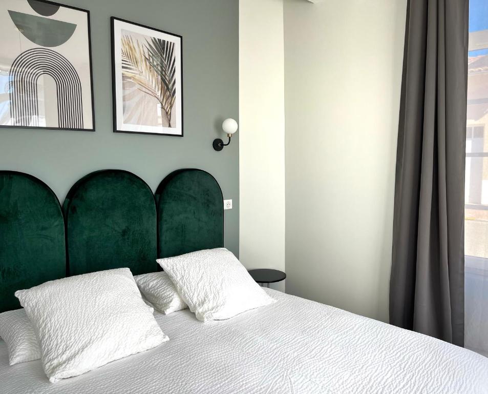 Postel nebo postele na pokoji v ubytování Hôtel de la Glane