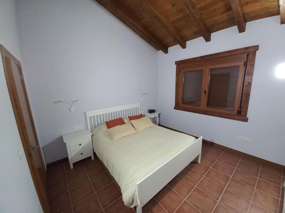 Łóżko lub łóżka w pokoju w obiekcie Lobetios - Casa rural