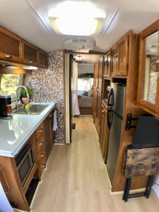 The Steel Magnolia Airstream - Cabins At Rim Rock - Twee Slaapkamers Huis