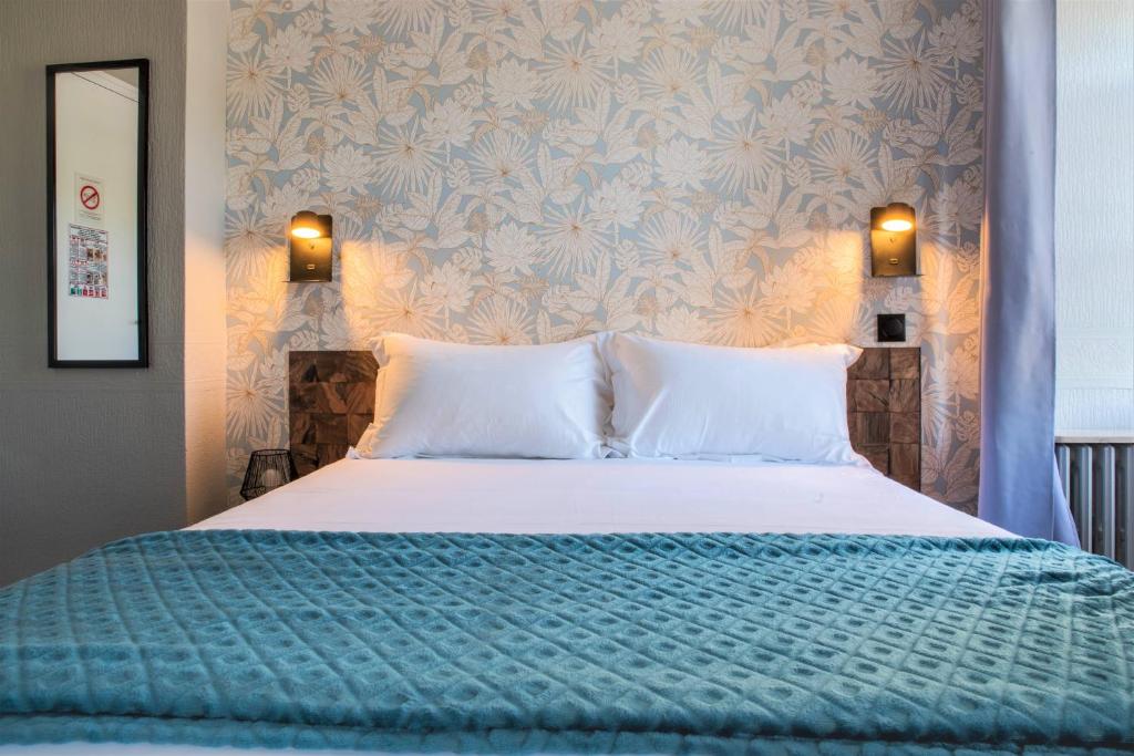 Postel nebo postele na pokoji v ubytování Hôtel du Roy