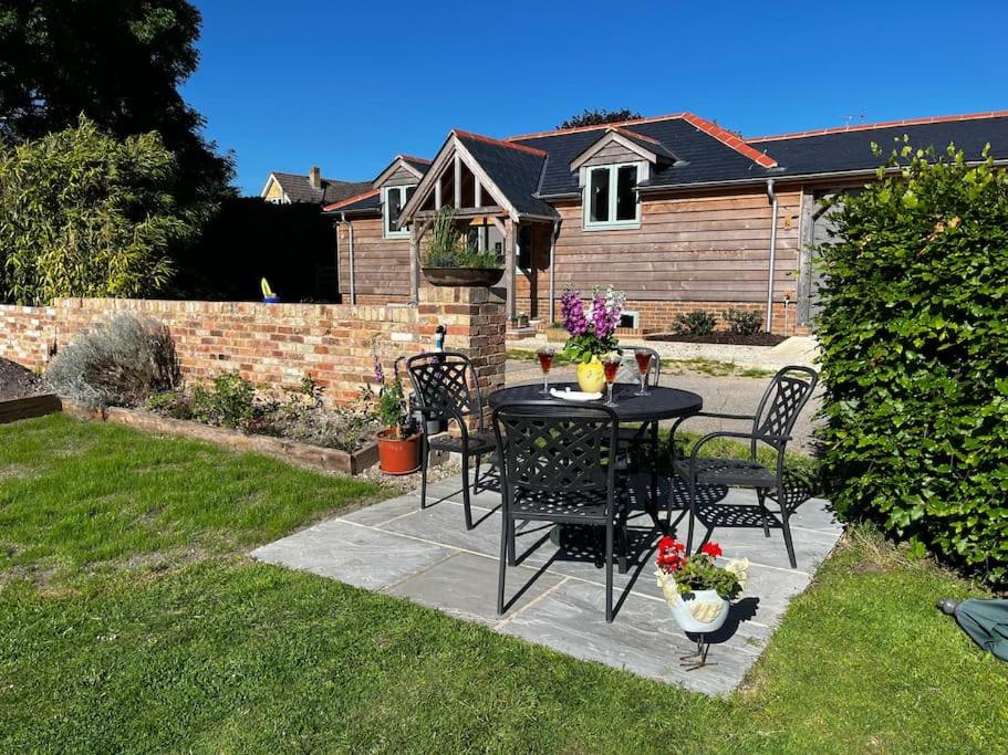 Byre Farm Cottage on 9 acre Equestrian Small Holding, Salisbury