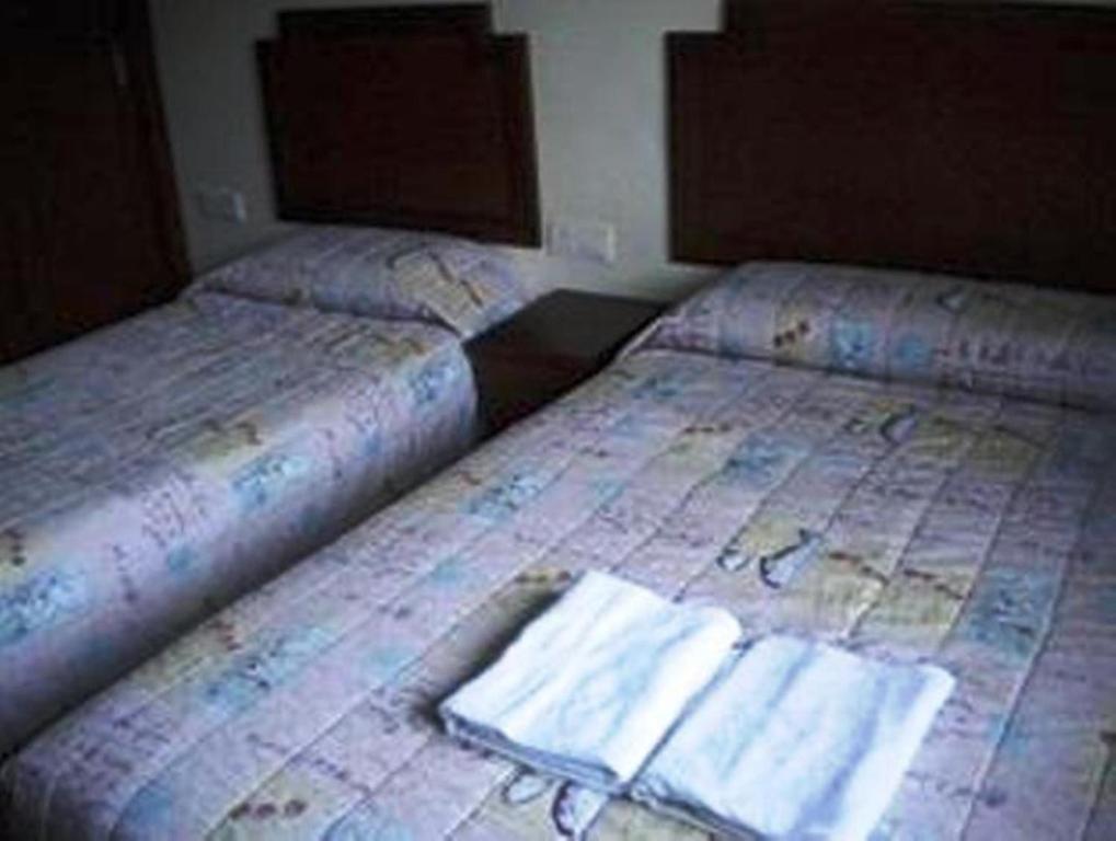 Postel nebo postele na pokoji v ubytování Jasmine Hotel