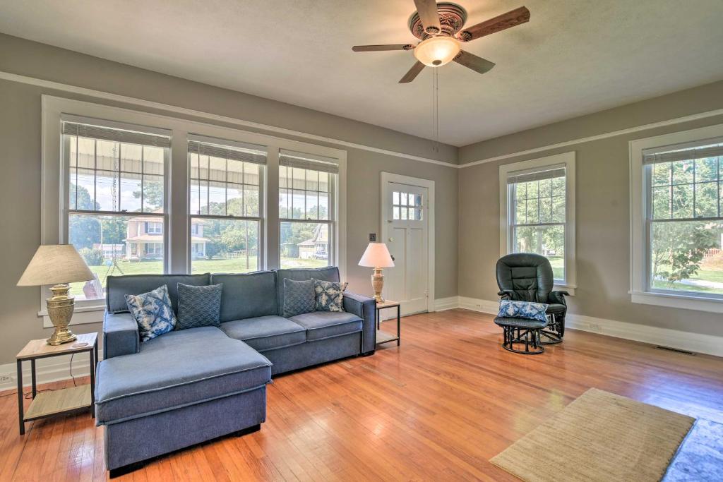 Glasgow Home with Porch Close to Lake and Caves!, Glasgow (updated