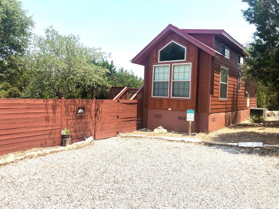 Gallery image of The Armadillo Cabin - Cabins At Rim Rock in Austin