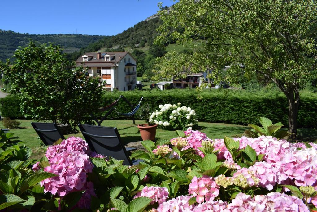 Vonkajšia záhrada v ubytovaní Apartamentos Rurales la Taberna