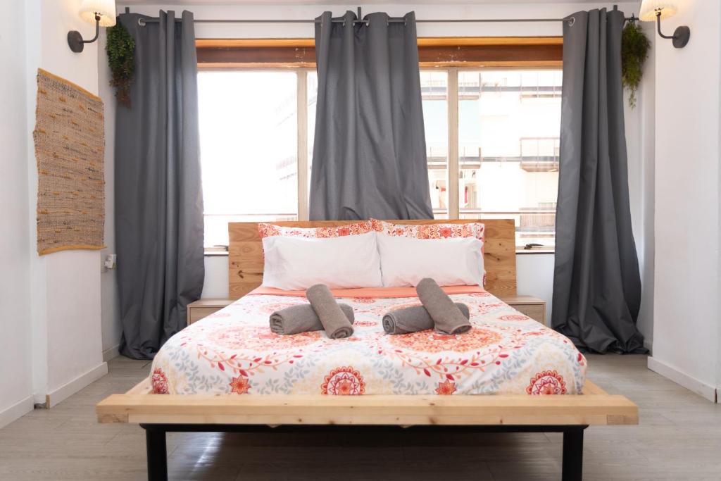 Postel nebo postele na pokoji v ubytování Big Room Happy Alicante