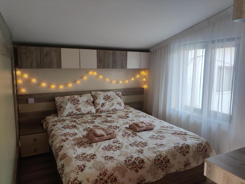 a bedroom with a bed with two towels on it at Zen Studio Slatina in Slatina