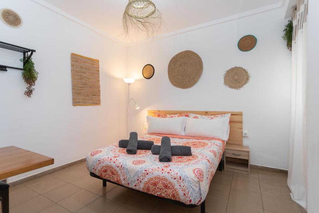 Postel nebo postele na pokoji v ubytování Big Room Happy Alicante
