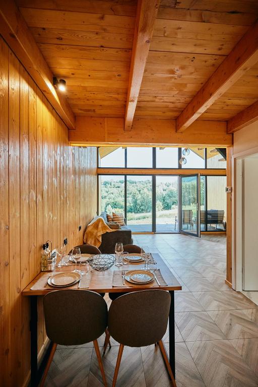 Posezení v ubytování Scandinave Chalet Bran