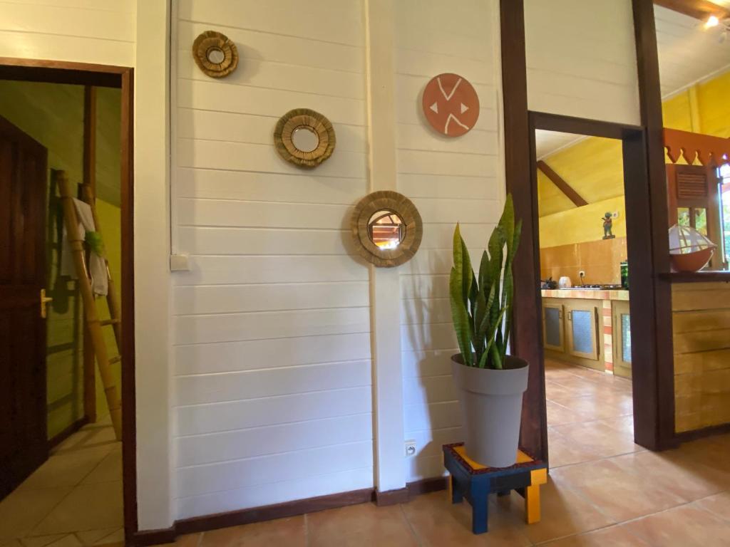 Fotografie z fotogalerie ubytování Magnifique Lodge en bois avec piscine et jardin de 800 m2 v destinaci Le Lamentin