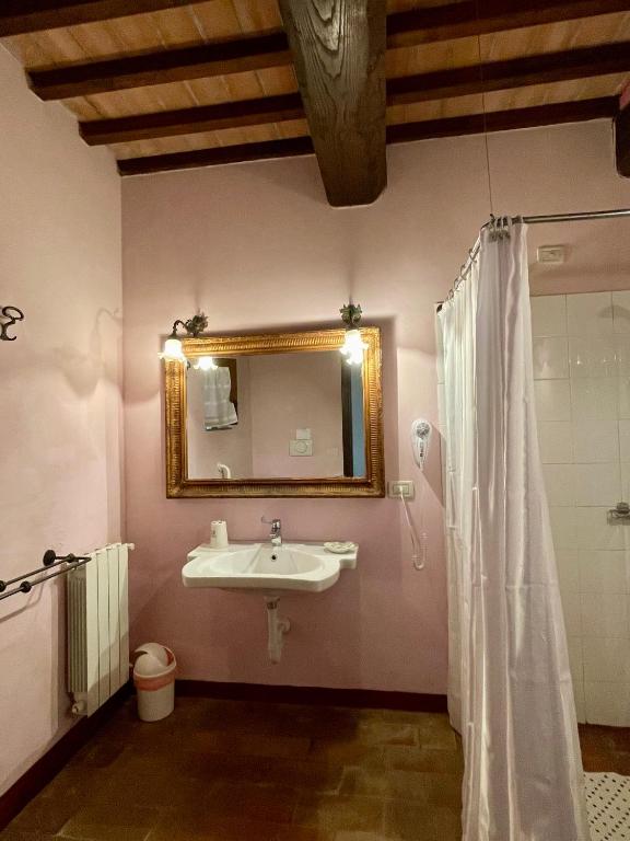 Koupelna v ubytování Agriturismo Le Sughere