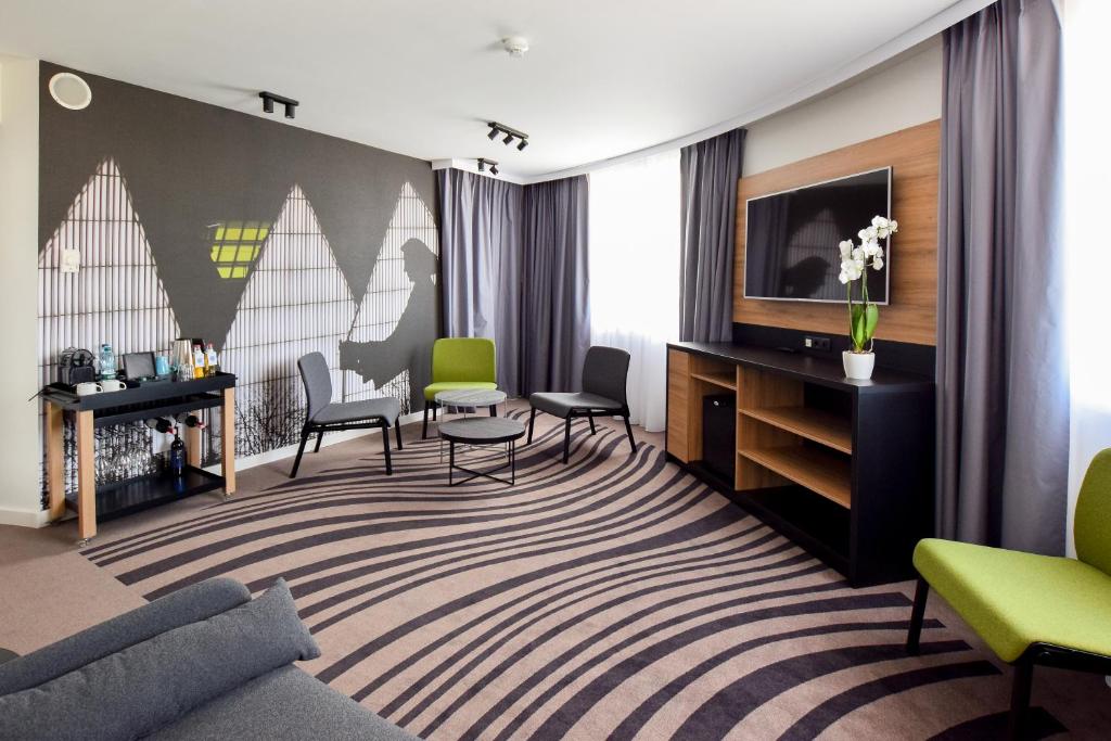 Novotel Szczecin Centrum - Suite With One Double Bed And Sofa Bed