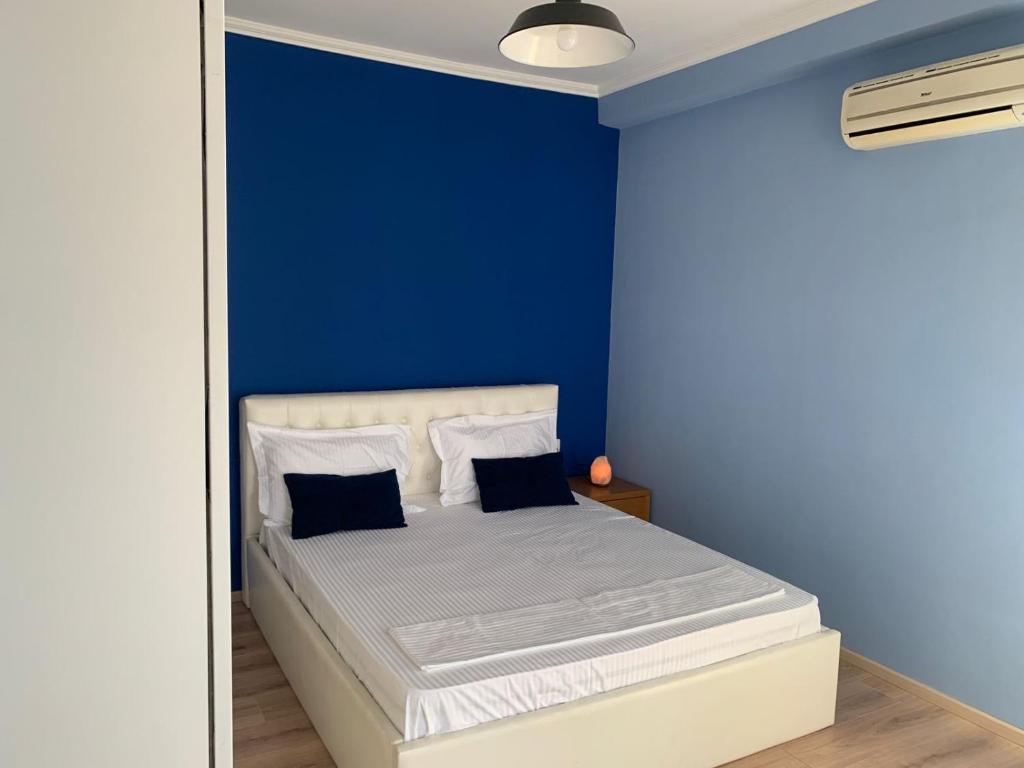 Modern cozy apt w/in 10 min walk from main square
