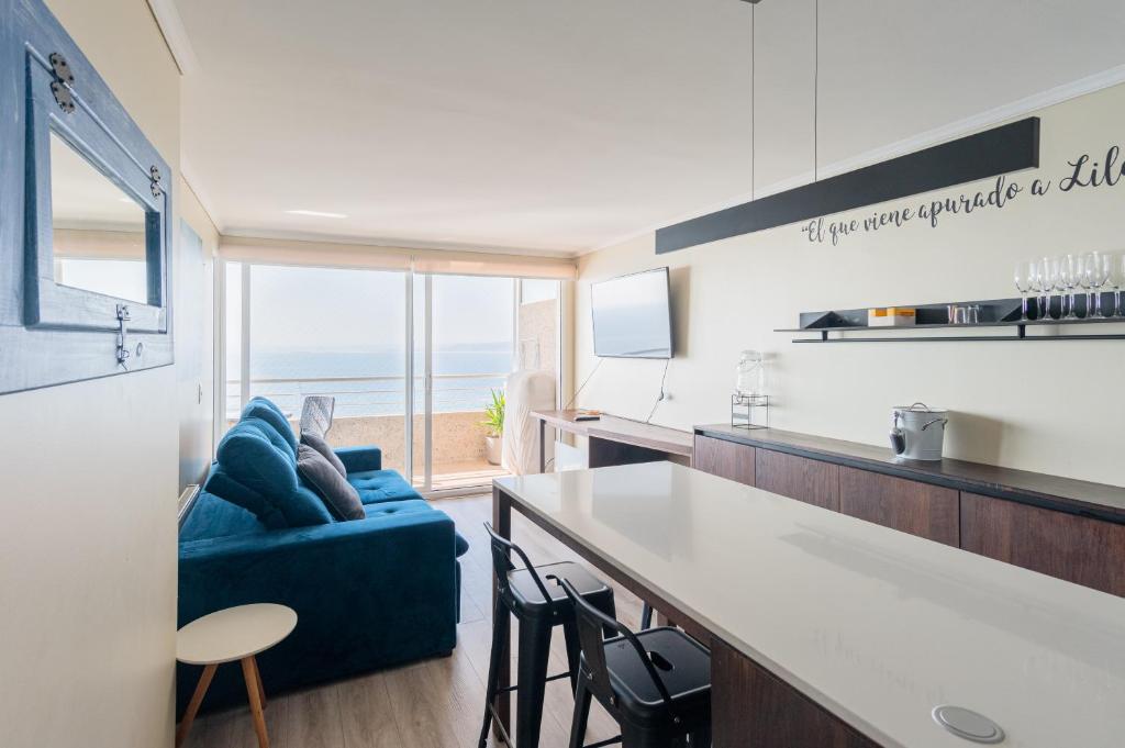 Posezení v ubytování Neptuno Apartment 2BR W/Sea View & Parking