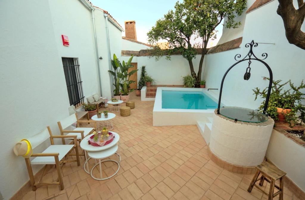 Bazén v ubytování Hotel Casa Ernestina nebo v jeho okolí