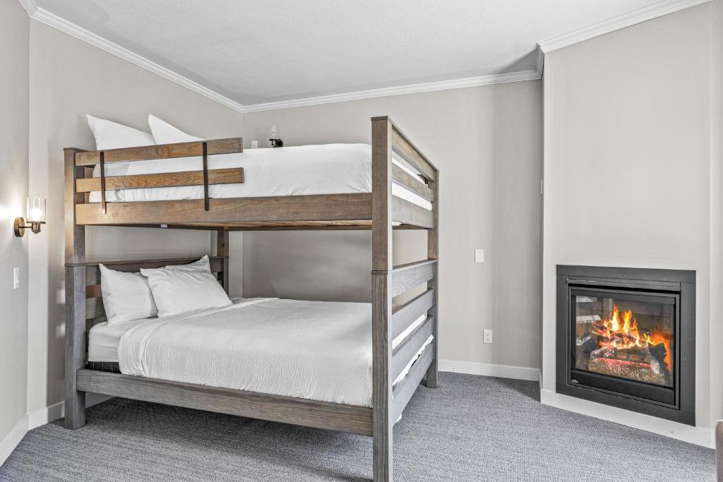 Voodi või voodid majutusasutuse Northwinds Hotel Canmore toas