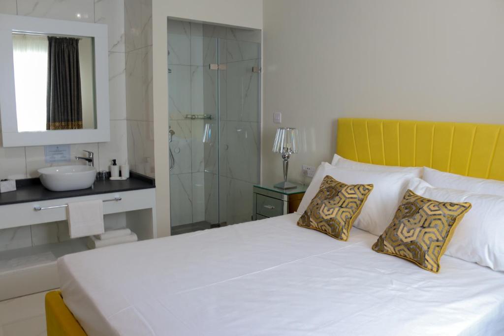 100 Boutique Living - 5