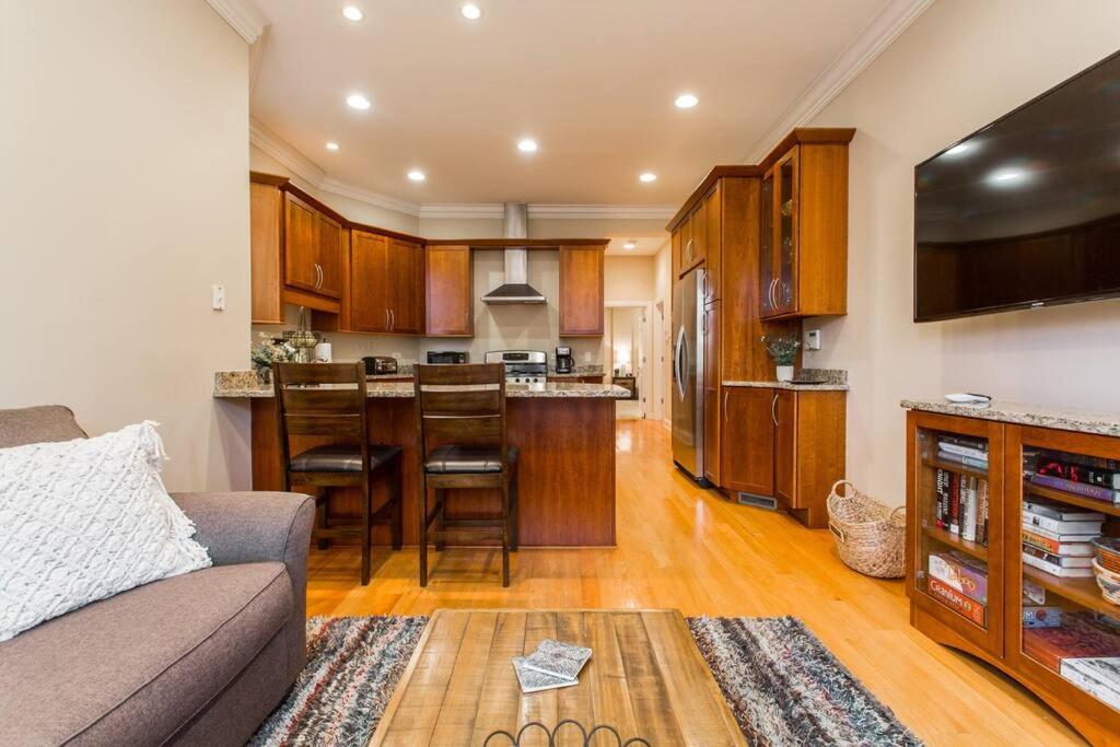 a living room with a couch and a kitchen at The Wrigleyville VIP-200 Steps from Wrigley Field in Chicago