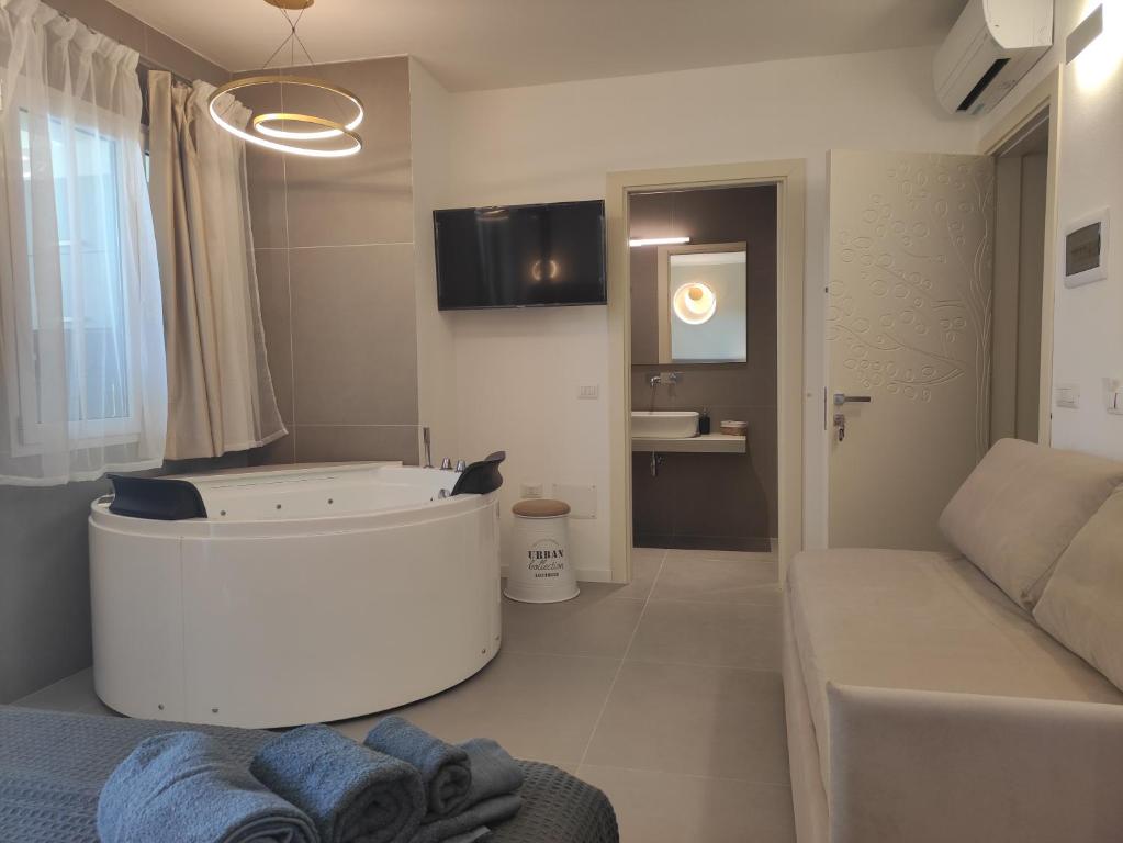 Telewizja i/lub zestaw kina domowego w obiekcie Live Home Rooms