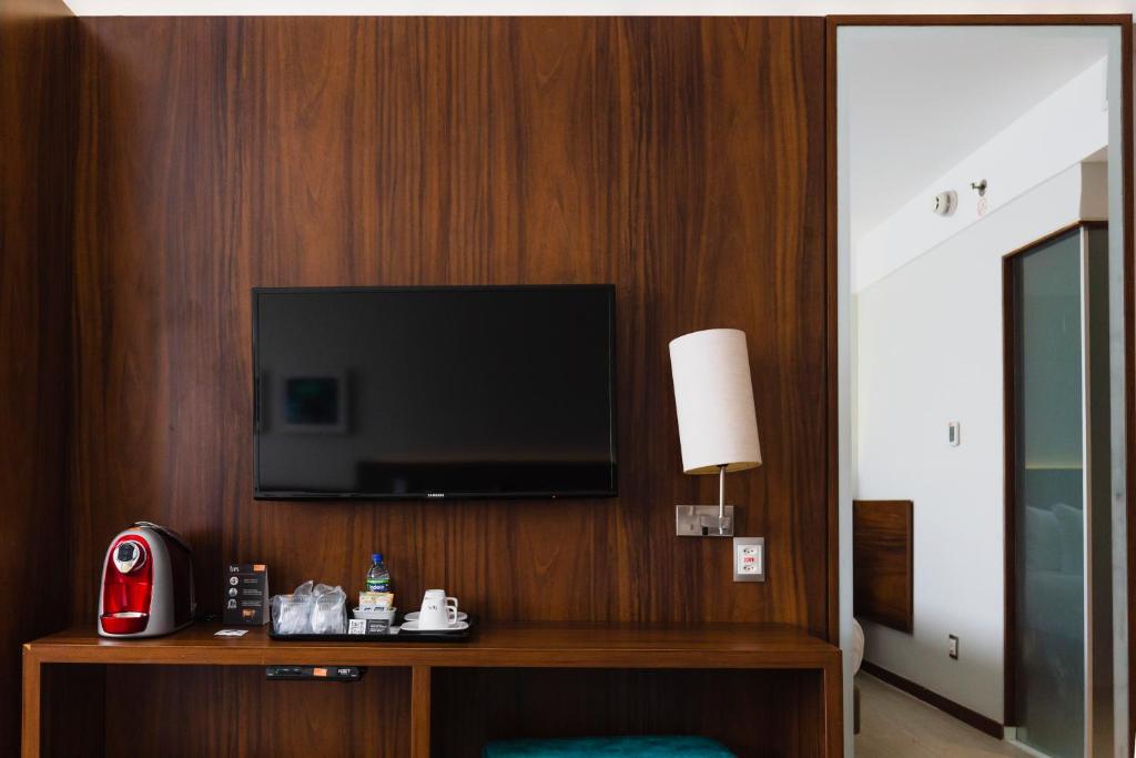 TV a/nebo společenská místnost v ubytování Bugan Recife Boa Viagem Hotel - by Atlantica