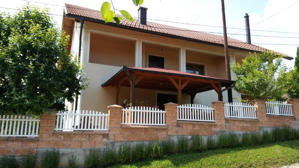 Guest House Enis - Housity