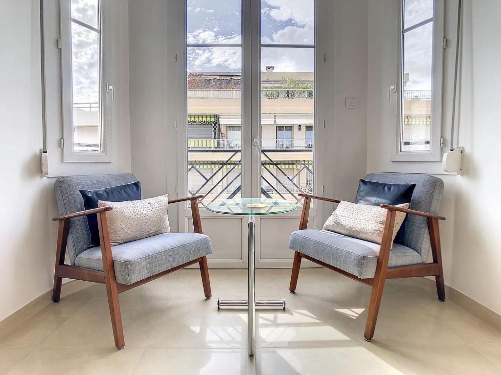 Coin salon dans l'établissement Quality 2 bedroom Pasteur, 5 mins from Croisettte 352