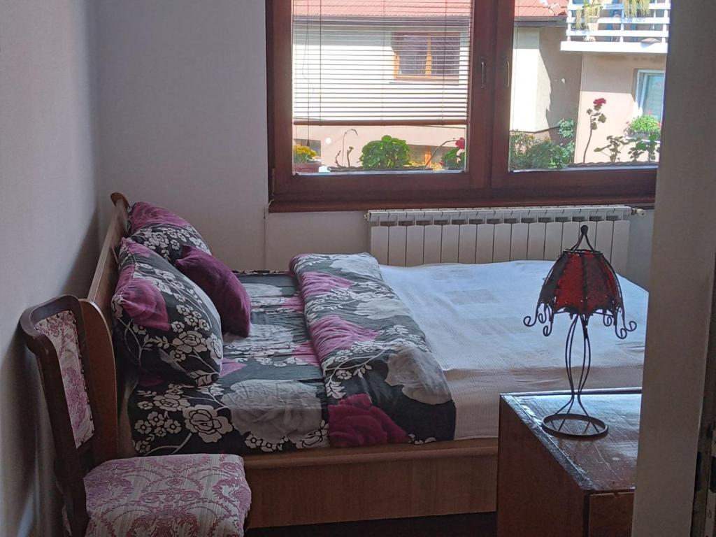 a bed in a room with a window at Apartmani Emir in Visoko