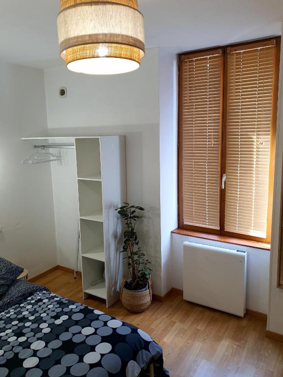 Appartement cosy entier, parking gratuit dans la rue - One-Bedroom Apartment