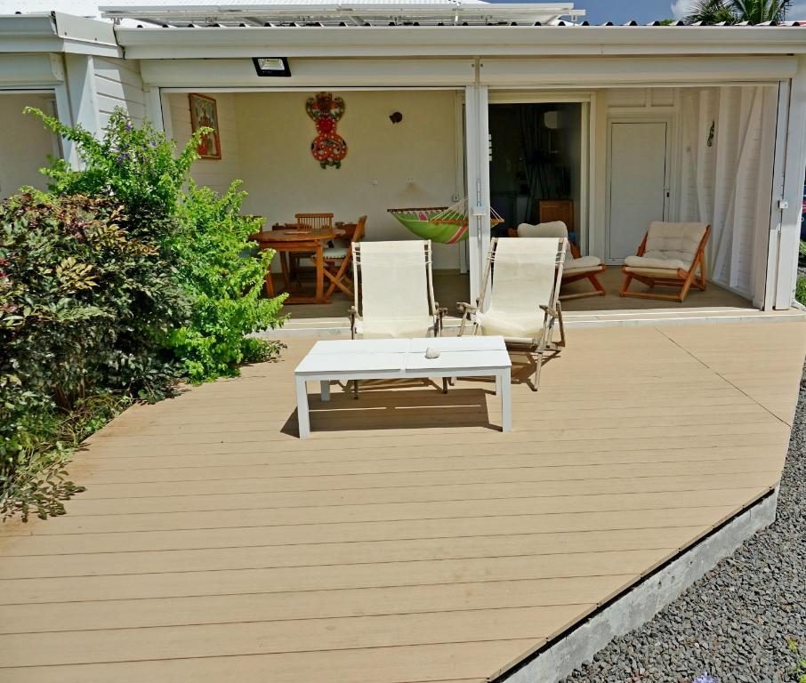 Patio nebo venkovní prostory v ubytování LES HAUTS DE LA BAIE