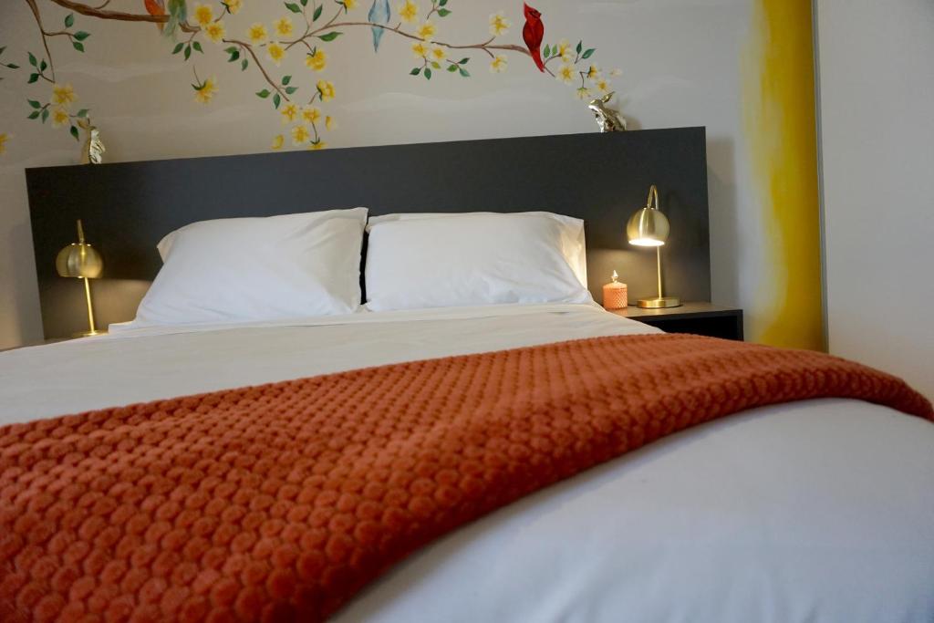 a bedroom with a bed with a red blanket on it at The Yellow Studio - Free Parking - Sabana in San José