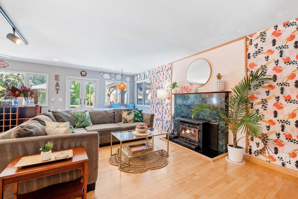 Vacation Home The Punchy Pineapple, Encinitas, CA