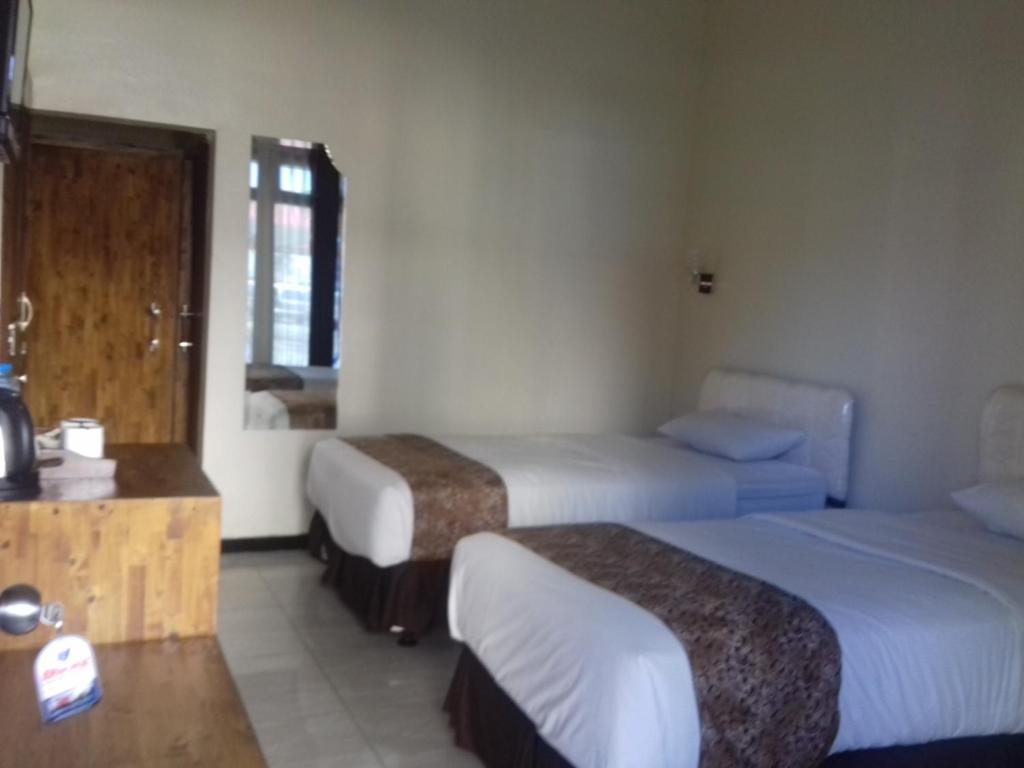 Postel nebo postele na pokoji v ubytování Dieng Kledung Pass Hotel & Restaurant