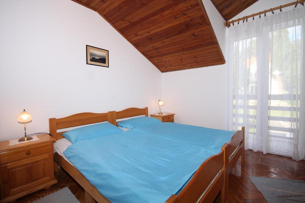 Fotografia z galérie ubytovania Apartments by the sea Jelsa, Hvar - 8783 v destinácii Jelsa