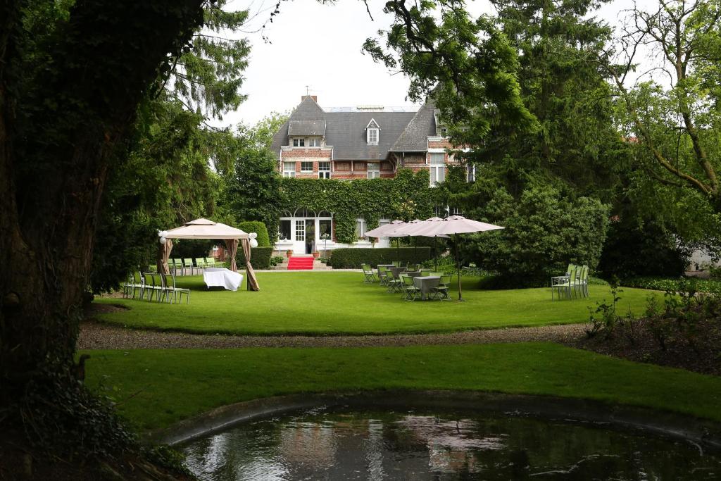 Zahrada ubytování LOGIS Hôtel & Restaurant - Le Manoir de Gavrelle