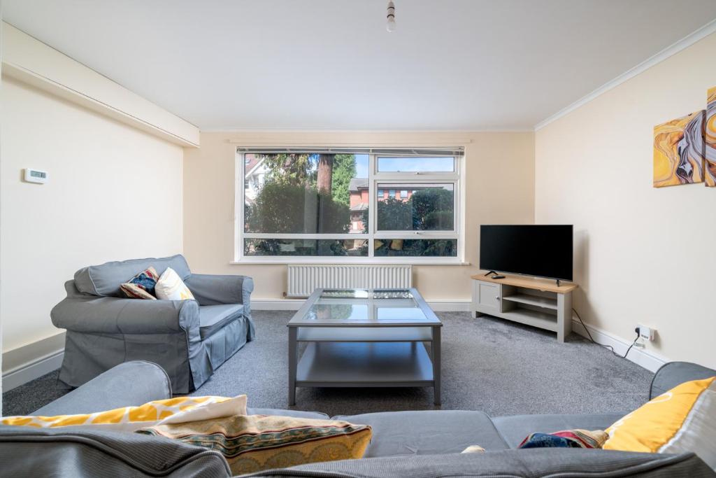 a living room with two couches and a tv at Redhill Surrey 2 Bedroom Pet Friendly Apartment by Sublime Stays in Redhill