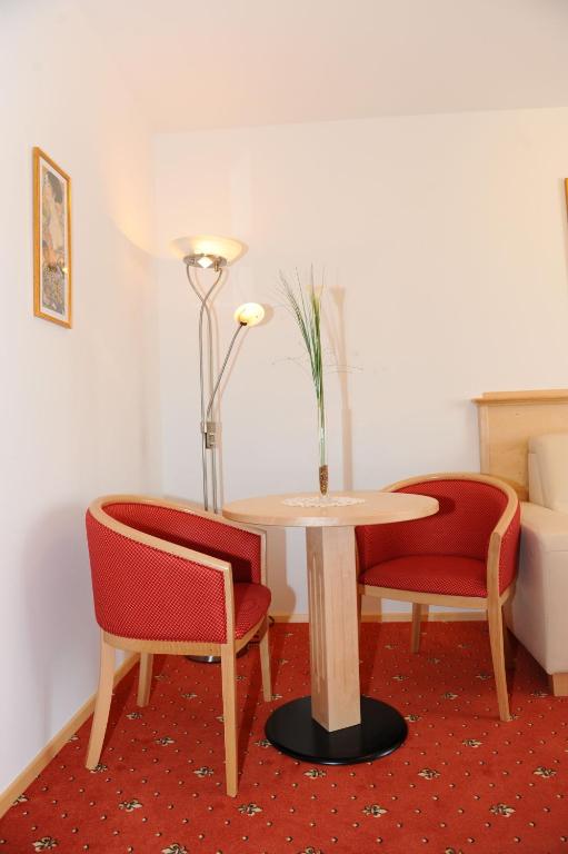 Posezení v ubytování Hotel-Gasthof-Fleischerei - Zur alten Post