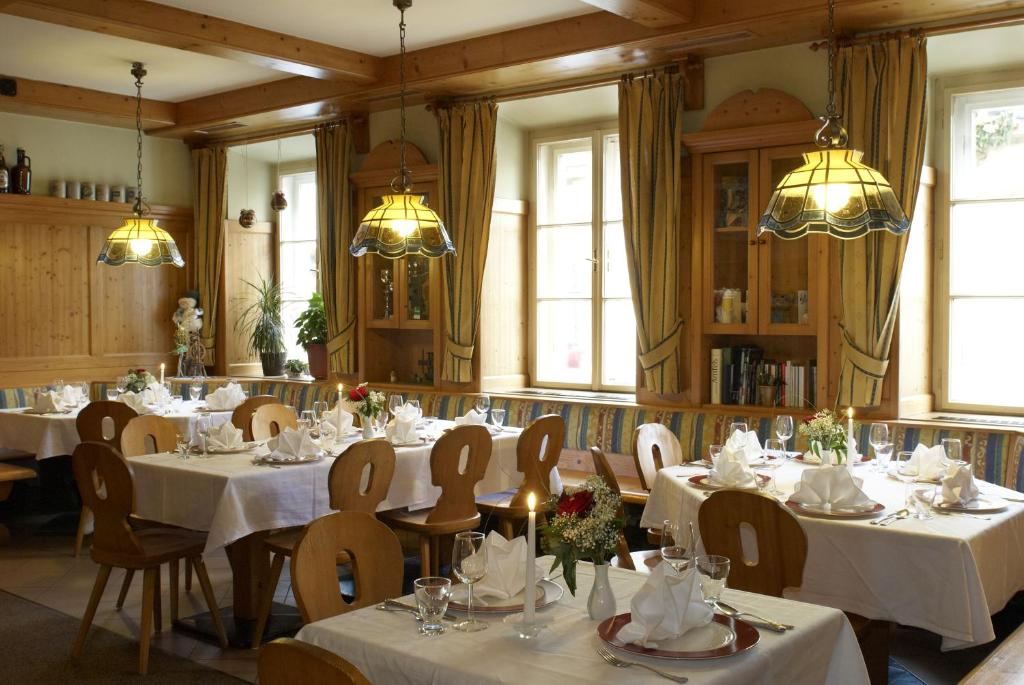 Restaurace v ubytování Hotel-Gasthof-Fleischerei - Zur alten Post