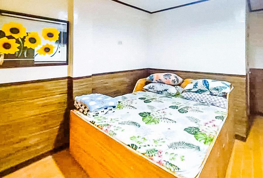 Un ou plusieurs lits dans un hébergement de l'établissement RedDoorz @ Chelsea Bluewave Resort Masbate