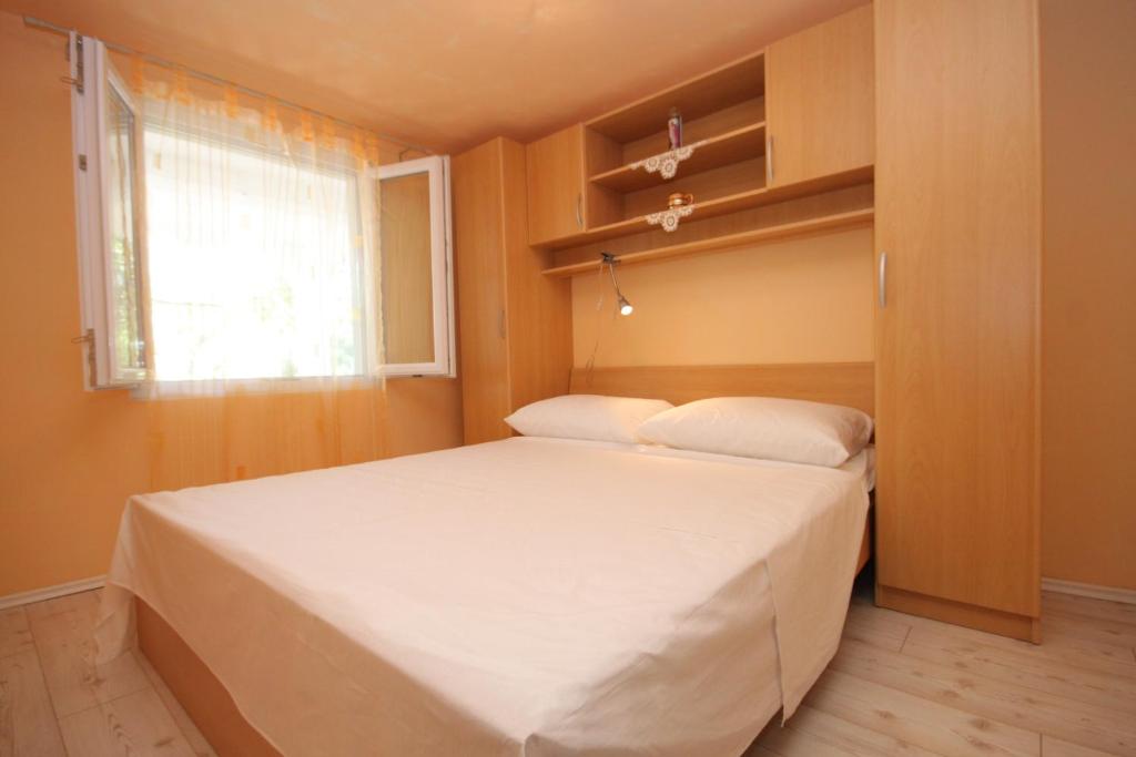 Posteľ alebo postele v izbe v ubytovaní Apartments by the sea Verunic, Dugi otok - 8104