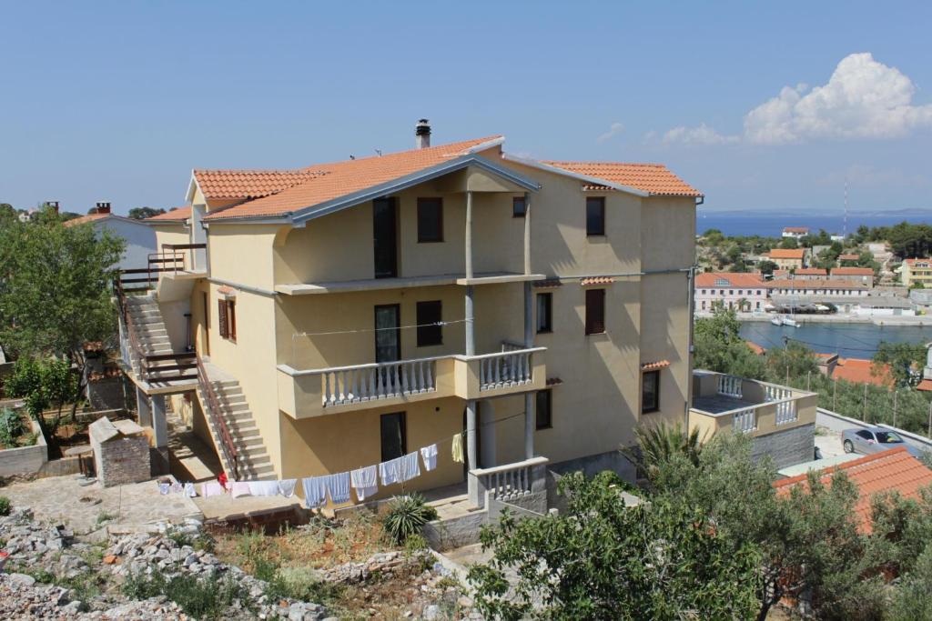 Budova, v ktorej sa apartmán nachádza