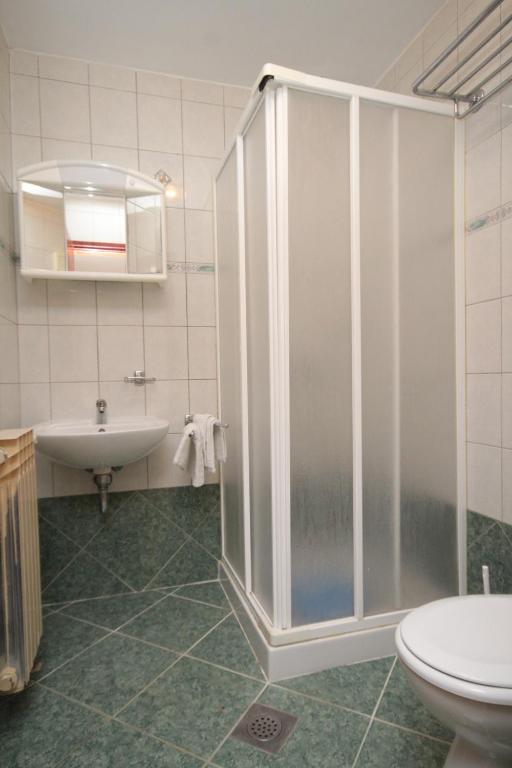 Kúpeľňa v ubytovaní Apartment Mali Losinj 8090c