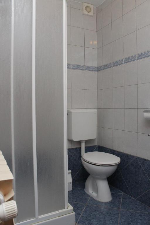 Kúpeľňa v ubytovaní Apartment Mali Losinj 8090c