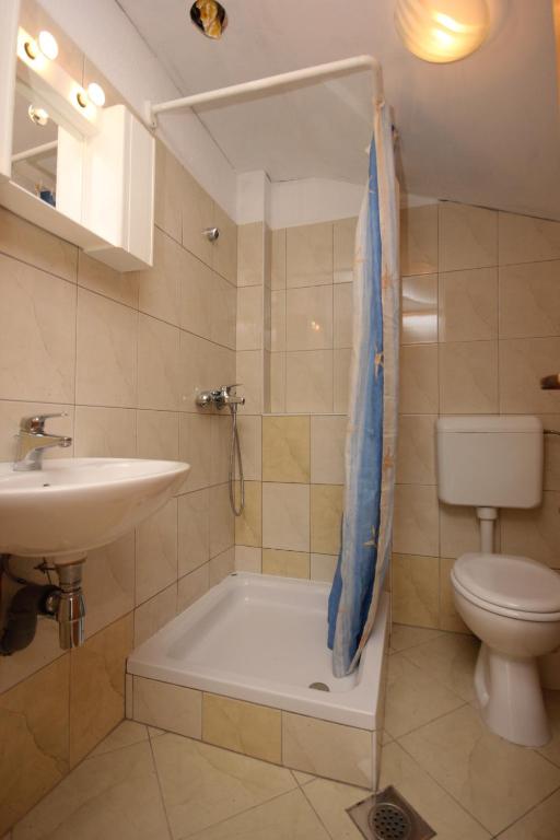 Kúpeľňa v ubytovaní Apartments by the sea Sali, Dugi otok - 8121