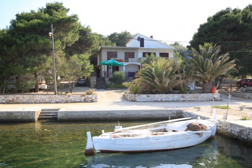Zdjęcie z galerii obiektu Apartments by the sea Veli Rat, Dugi otok - 8129 w mieście Veli Rat