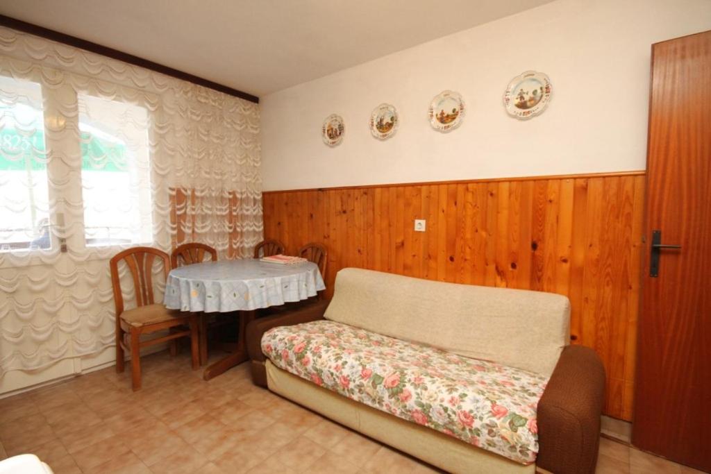 Zdjęcie z galerii obiektu Apartments by the sea Veli Rat, Dugi otok - 8129 w mieście Veli Rat