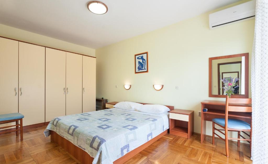 a bedroom with a bed and a desk at Apartments with a parking space Bozava, Dugi otok - 8124 in Božava
